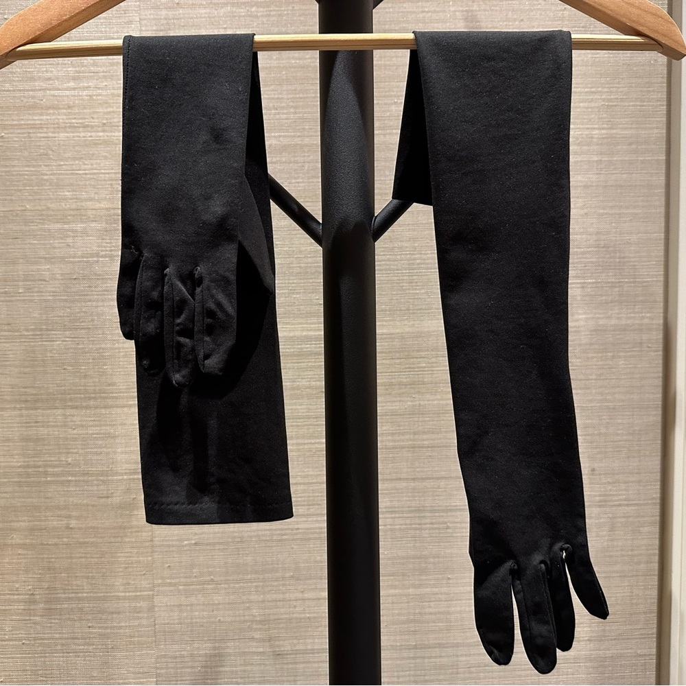 Carolina Amato black evening gloves - have flaws